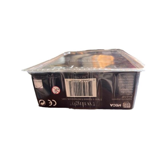 NECA 2008 Twilight Edward Cullen Vampire Action Figure with Crest 7" - Picture 5 of 6